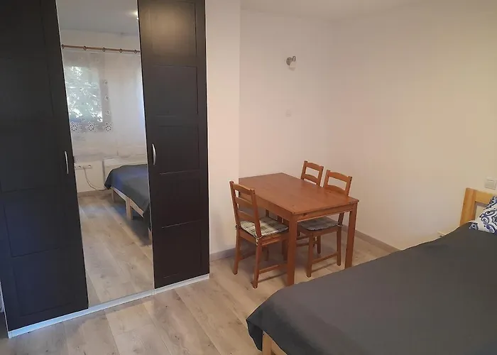 Ujkishaz Cottage - Budapest
